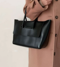Load image into Gallery viewer, Minimalist Flap Black