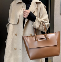 Load image into Gallery viewer, Minimalist Flap Brown