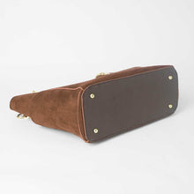 Load image into Gallery viewer, The Latitude bag Brown Suede
